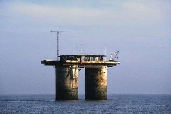 casa en una plataforma petrolera