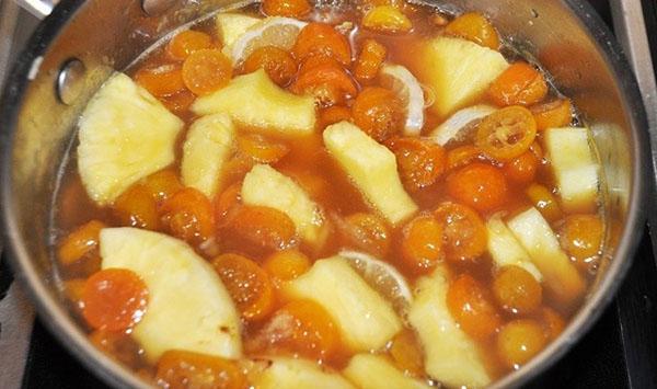 faire bouillir des tomates avec de l'ananas et du citron