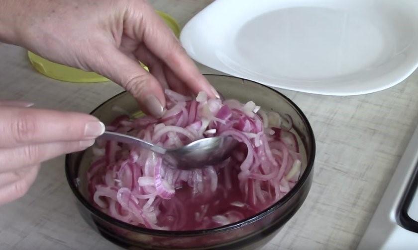 cebollas en escabeche para sándwiches