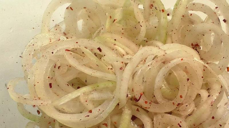 délicieux oignons marinés