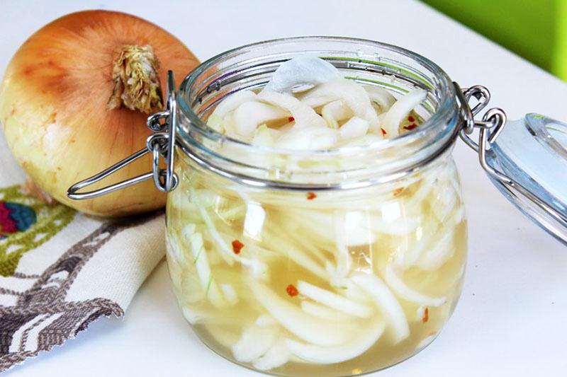 verser la marinade sur l'oignon