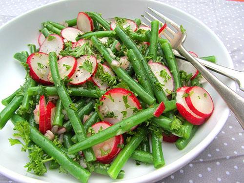 Salade de haricots bouillis et radis frais