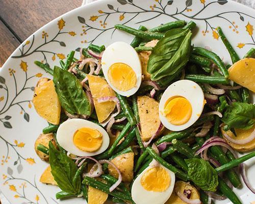 Salade copieuse de haricots verts, pommes de terre bouillies et œufs