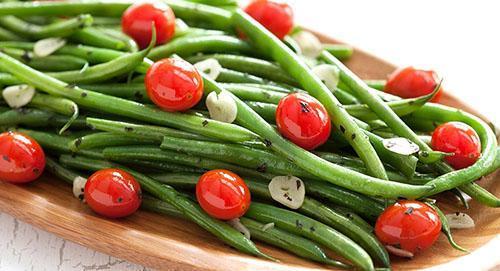 Haricots verts aux tomates et à l'ail