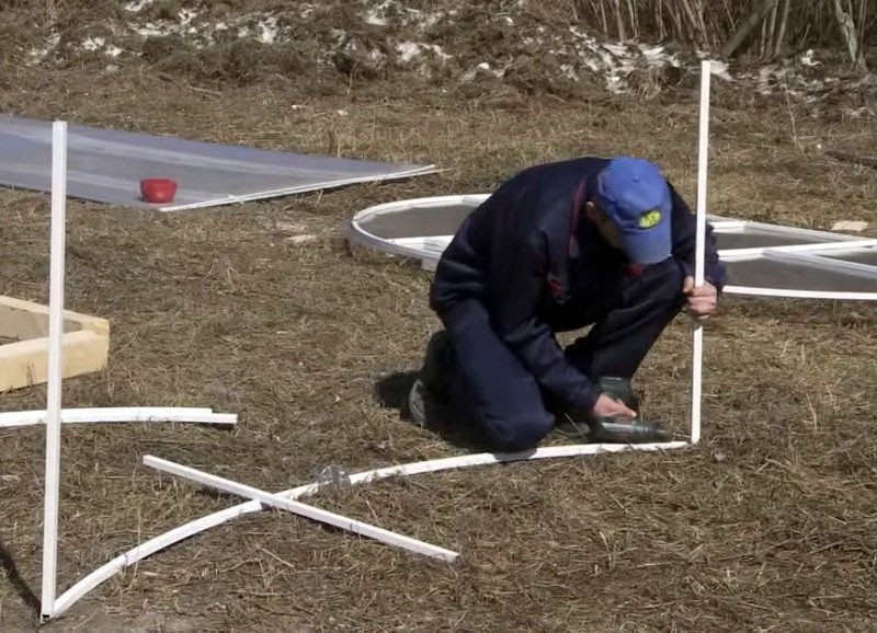 montaje del marco del invernadero