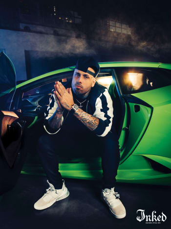 Fotos @shootmepeterZum Redaktionsschluss reitet Nicky Jam auf der Welle seines Hits „X (Equis)“ mit seinem Reggaeton-Kollegen J. Balvin, der über den Hashtag #XChallenge in den sozialen Medien einen Tanzwahn ausgelöst hat. Sogar Will Smith hat am X-Challenge-Spaß teilgenommen! Nicky arbeitet auch an einer Netflix-Serie, die sein gesamtes Leben von der Kindheit bis zur Gegenwart, von der Tragödie bis zum Triumph, dokumentieren wird.