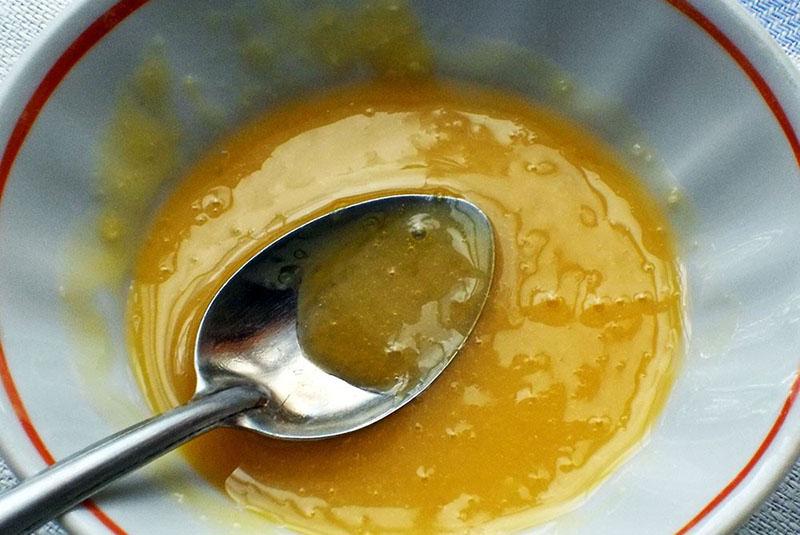 mezclar yemas con miel