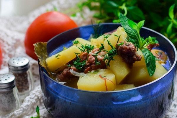 patatas instantáneas con guiso