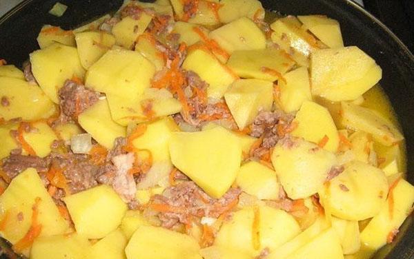 estofado de patatas con guiso