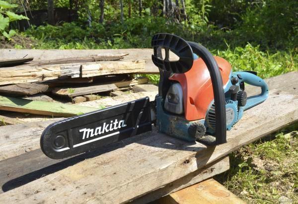 Tronçonneuse Makita DCS4610