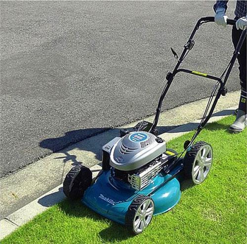 La tondeuse à gazon Makita est un assistant fiable