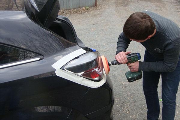 Polissage de voiture