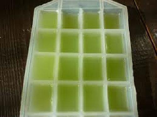 jugo de pepino en un molde