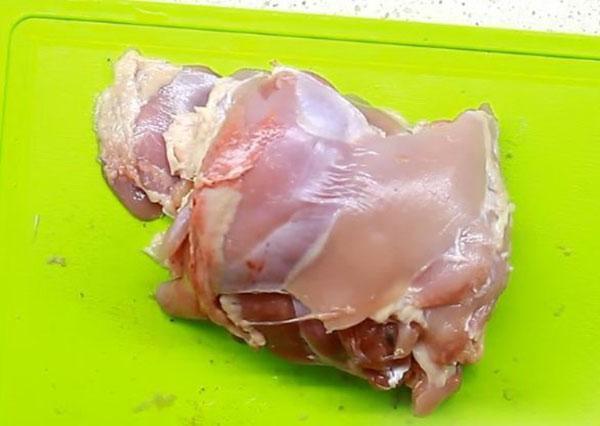 muslos de pollo con piel