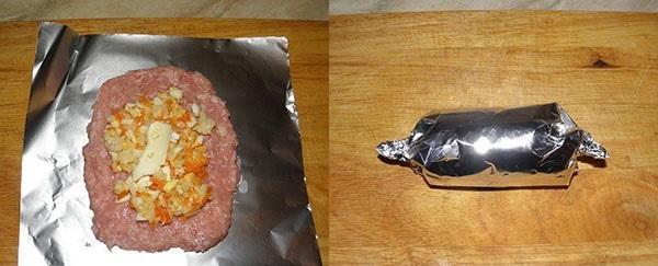 poner los ingredientes en el papel de aluminio y enrollar el rollo