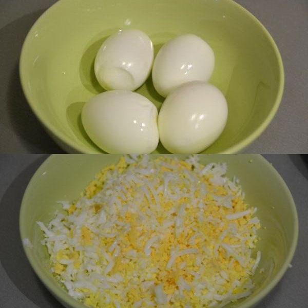 hervir los huevos y rallar