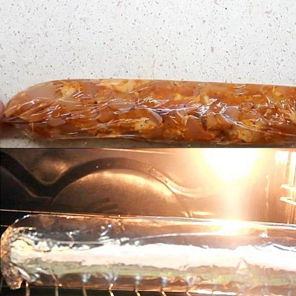 envuelva la carne en film transparente y papel de aluminio