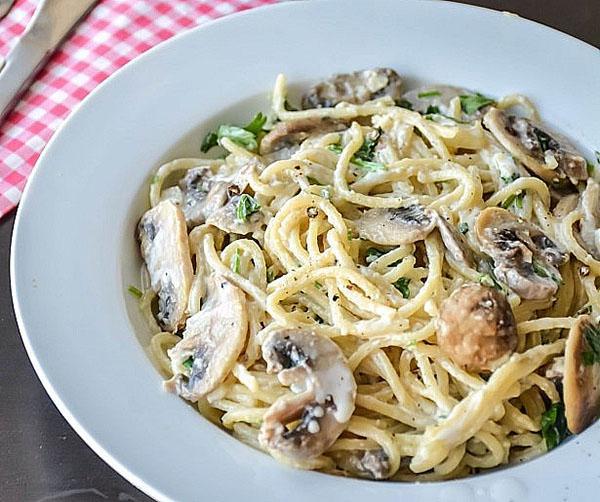 pasta italiana con champiñones
