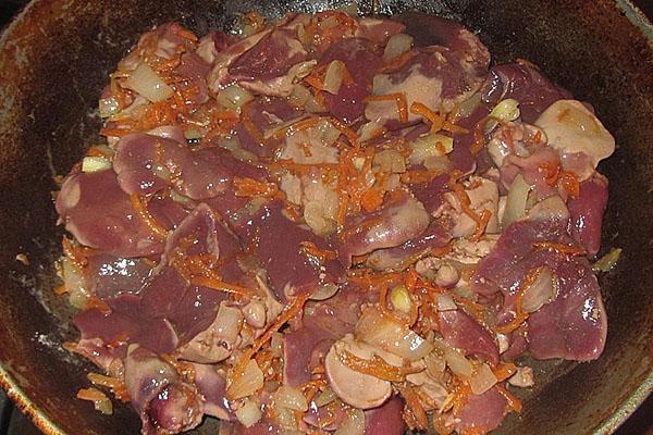 mélanger le foie avec les légumes