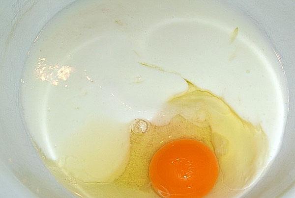 mezclar kéfir con huevos