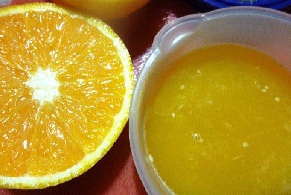 exprimir jugo de naranja