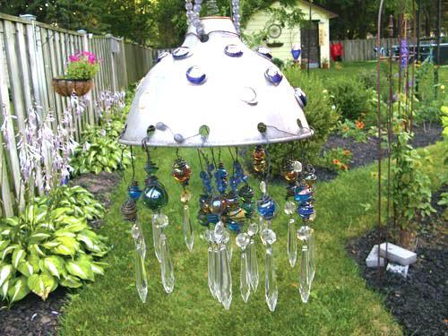 lustre inhabituel dans le jardin