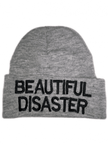 متاح في INKEDSHOP.COM: قبعة صغيرة مُجهزة من Beautiful Disaster