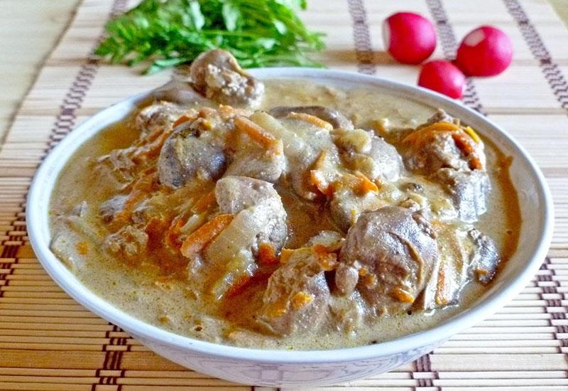 hígado de pollo frito con cebolla y zanahoria
