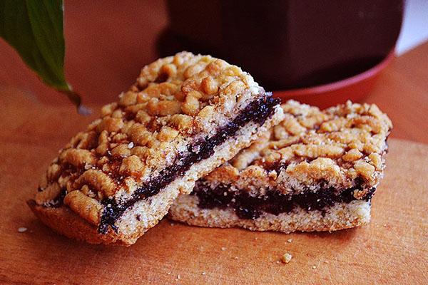 deliciosas galletas vienesas desmenuzables con mermelada