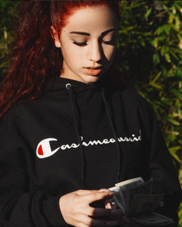 Foto: Danielle Bregoli/Instagram Was auch immer die Leute in Bregoli verliebt hat, es funktioniert sicherlich zu ihren Gunsten, denn ihre Aktie scheint einfach weiter zu steigen. Egal, ob Sie sie lieben oder hassen, Sie müssen sich einfach der Tatsache stellen, dass sie in absehbarer Zeit nirgendwo hingeht. Wie wäre es mit dah?