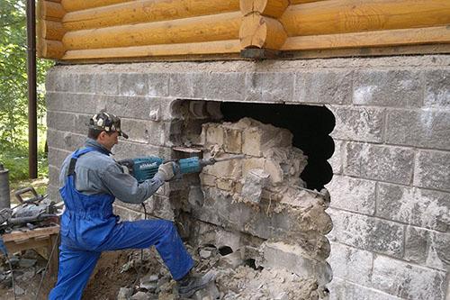 Le perforateur Makita au travail