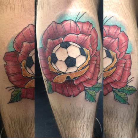 (Tattoo von Patch Over.) In der offiziellen Stellenausschreibung auf der Website des Fußballclubs, die Sie hier finden, heißt es: