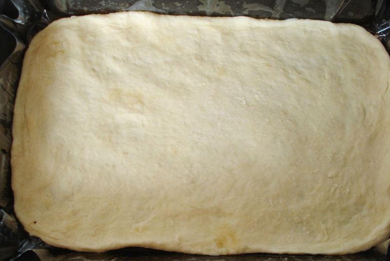 poner un poco de masa en un molde