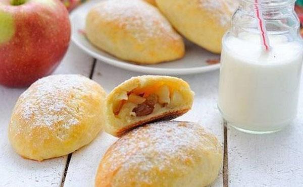 tartas pequeñas con manzanas al horno
