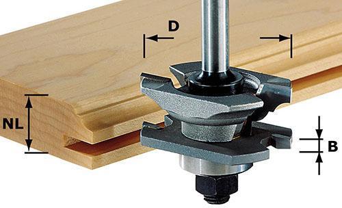 travailler avec une perceuse avec un cutter