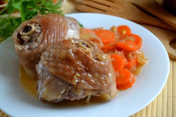 pavo al horno en una olla de cocción lenta