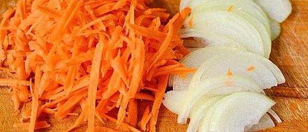 preparar zanahorias y cebollas