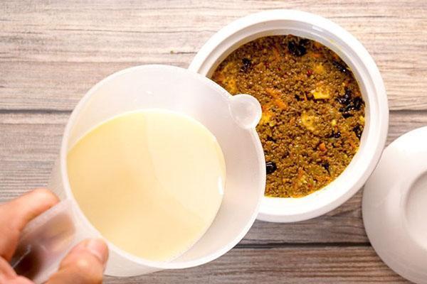 verser sur la sauce et enfourner