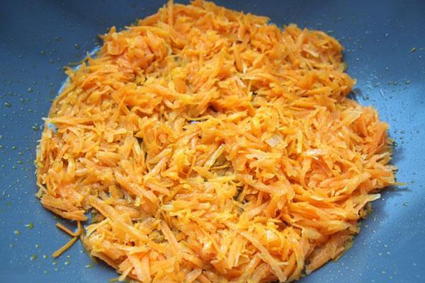 hacher et faire revenir les carottes