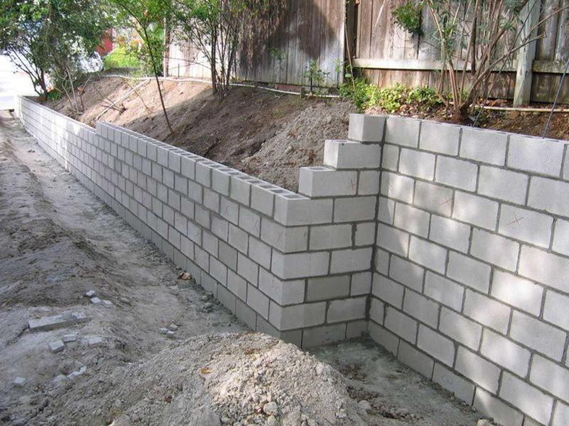 mur de soutènement en parpaings