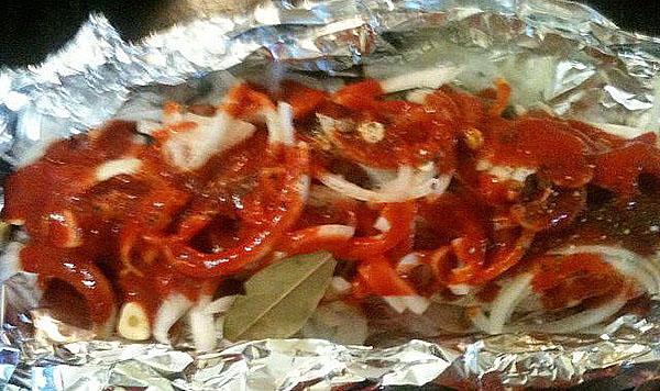 verser la marinade sur le poisson