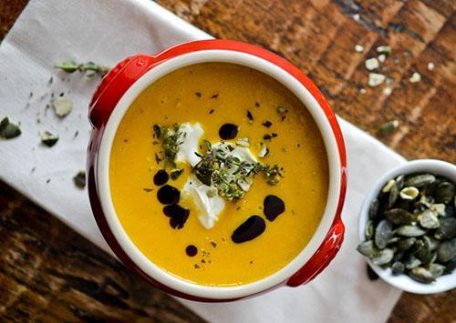 Il est recommandé d'ajouter de l'huile de graines de citrouille aux premier et deuxième plats.