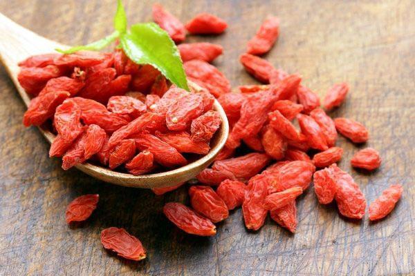 elige cuidadosamente las bayas de goji