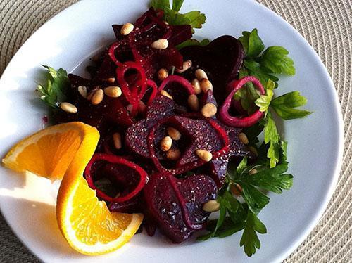 La salade de betteraves rouges peut aider à abaisser la tension artérielle