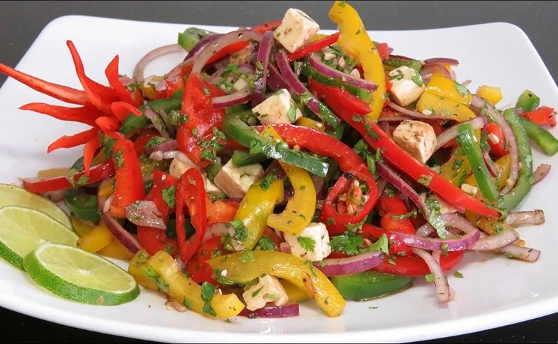 ensalada de verduras con pimienta de cayena