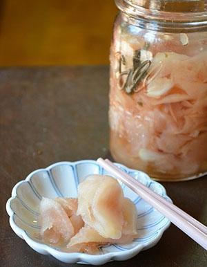 Jengibre en escabeche en la cocina oriental