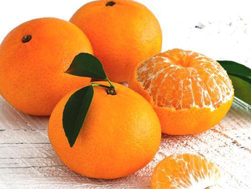 Les fruits oranges sont appréciés des adultes et des enfants.
