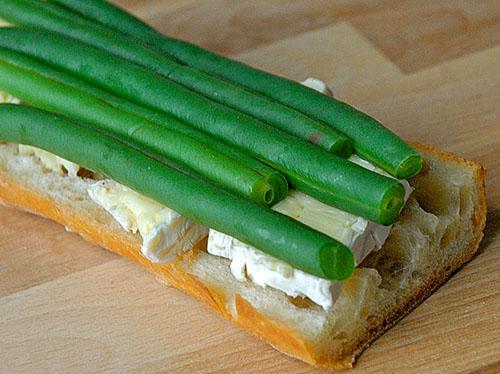 Sandwich fromage et haricots verts
