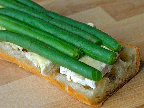 Sándwich de queso y judías verdes