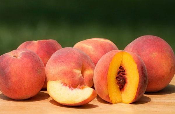 fruit de pêche sucré juteux